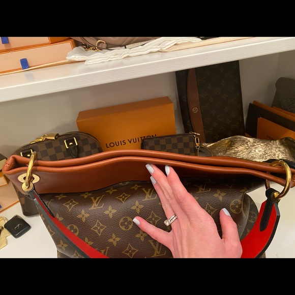 Louis Vuitton Tuileries Hobo - Picture 10 of 16